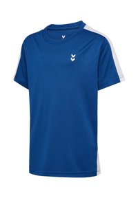 T-shirt de sport bleu à manches courtes avec des panneaux latéraux blancs et deux flèches chevrons blanches sur la poitrine et le col arrière.