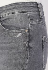 ONLY ONLBLUSH RHINESTONE - Skinny džíny - medium grey denim