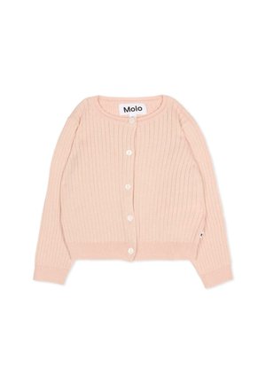 Cardigan rosa chiaro a coste con maniche lunghe, scollatura tonda e cinque bottoni bianchi sul davanti. L'etichetta riporta la scritta "Molo".