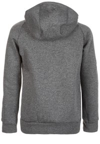 Sweat à capuche gris en tissu doux et texturé. Comprend une capuche, des manches longues et une coupe décontractée. Aucune marque ni motif visible.