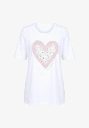 Wit overhemd met korte mouwen met een groot roze hart versierd met witte bloemen en kristallen, en de tekst "Love yourself" op de voorkant.