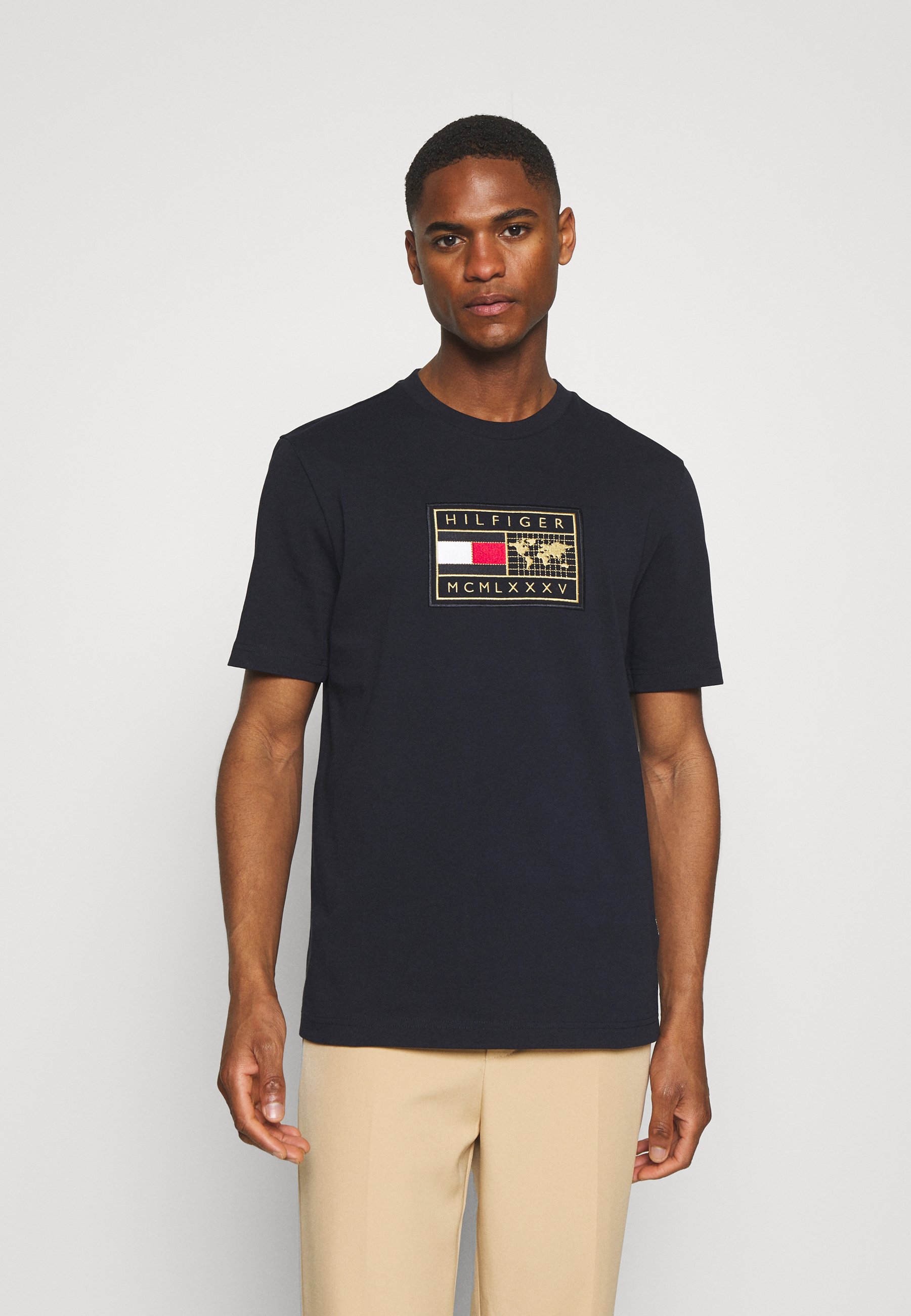 Tommy Hilfiger ICON EARTH BADGE TEE 