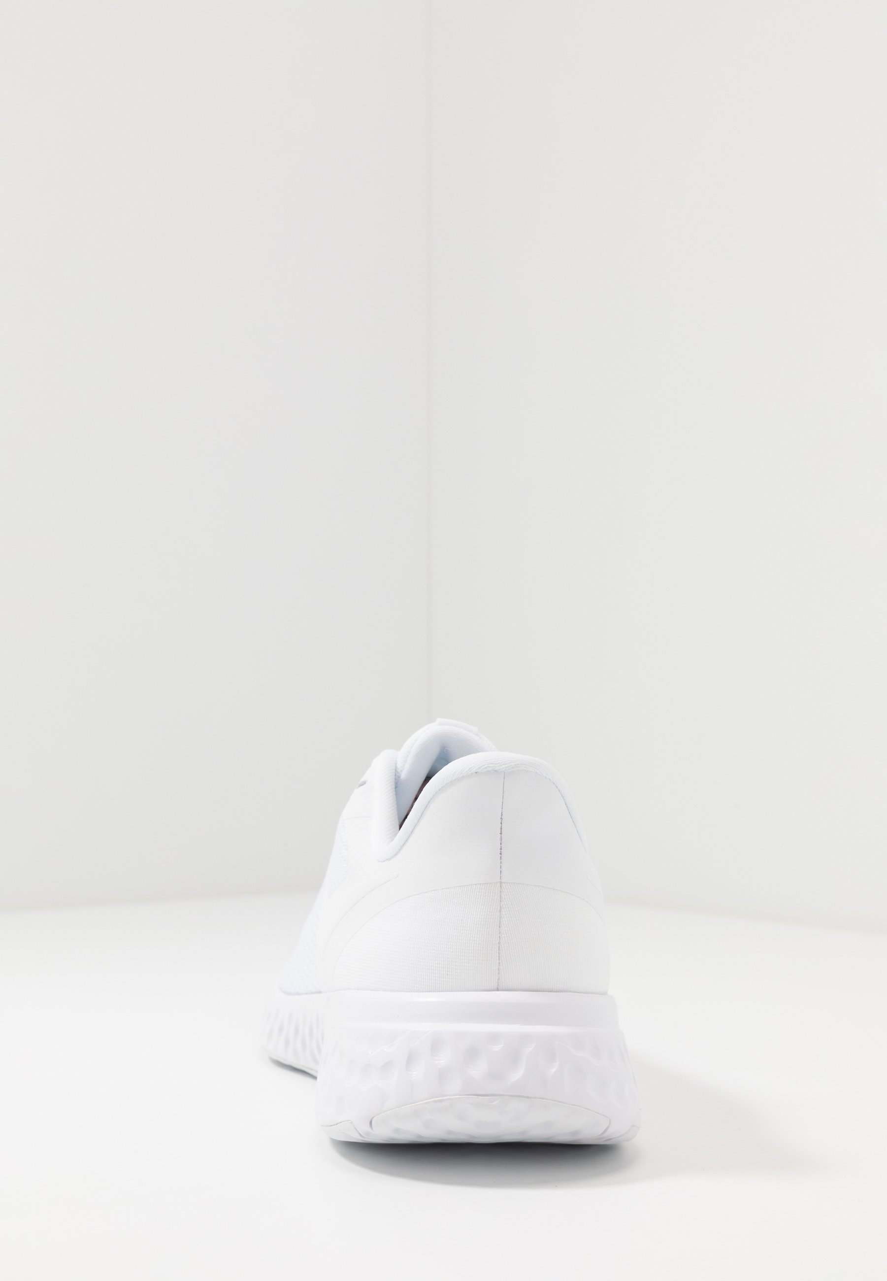 Nike Performance SCHUHE REVOLUTION 5 - Neutral running shoes - white -  Zalando.co.uk