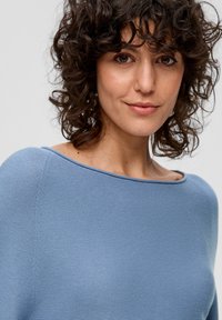 s.Oliver MIT WEITEN ÄRMELN - Strickpullover - blassblau