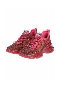 Rosa Sportschuhe mit einem strukturierten Obermaterial, das glitzernde Akzente und passende Schnürsenkel aufweist. Dicke, glänzende Sohlen und ein Branding auf der Zunge.