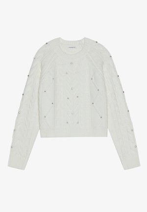 Λευκό πουλό�βερ με πλέξη cable-knit, με μακριά μανίκια διακοσμημένα με χρωμιοποιημένα στοιχεία, ριγωτές μανσέτες και στρογγυλή λαιμόκοψη.
