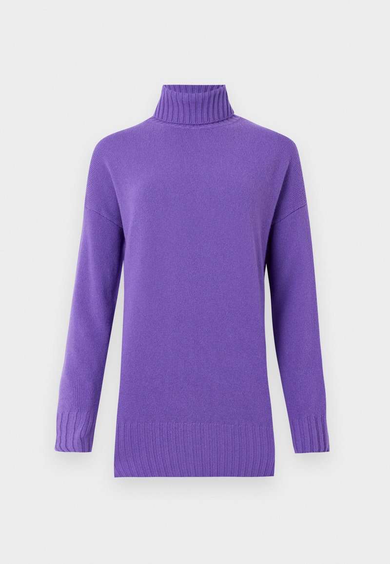 Lila Rollkragenpullover mit geripptem Kragen und Bündchen, weicher Stoffstruktur, leicht lockere Passform und nahtlosen Schultern.