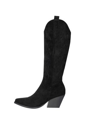 Bottes de cowboy en daim noir avec des surpiqûres décoratives, un bout pointu et un talon bloc de hauteur moyenne. Dotées d'une tige haute et d'une languette de tirage.