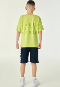 Baker by Ted Baker REGULAR FIT - Triko s potiskem - lime green
