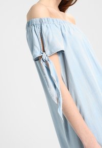 Superdry & Co Sukienka jeansowa