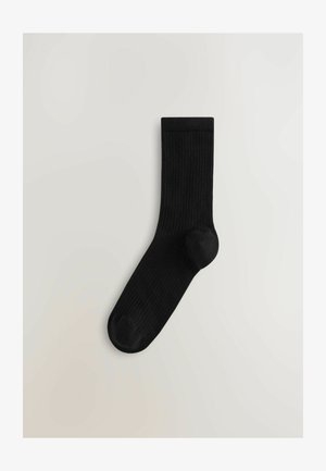 Sosete negre cu textură canalată, având vârf rotunjit și un profil superior fără sudură, fabricate dintr-un material moale și elastic pentru confort.