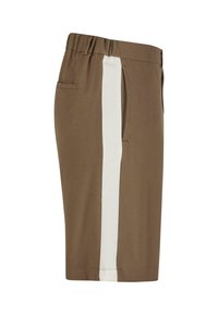 Shorts marron avec une bande blanche sur le côté, dotés d'une taille élastique et d'une poche arrière. Confectionnés en tissu lisse et léger.