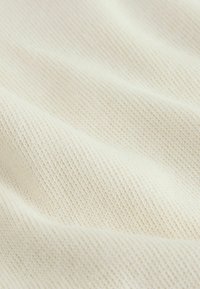 Unselected, white