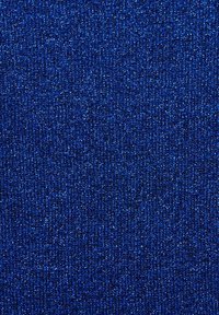 Tissu bleu profond avec une texture scintillante, présentant de fins fils qui créent un effet étincelant sur toute la surface. Fini doux et lisse.