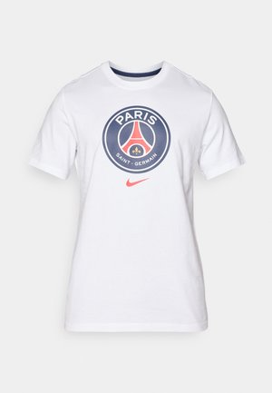 Witte katoenen t-shirt met een cirkelvormig Paris Saint-Germain logo in blauw, rood en geel, met een klein rood Nike swoosh. Korte mouwen.