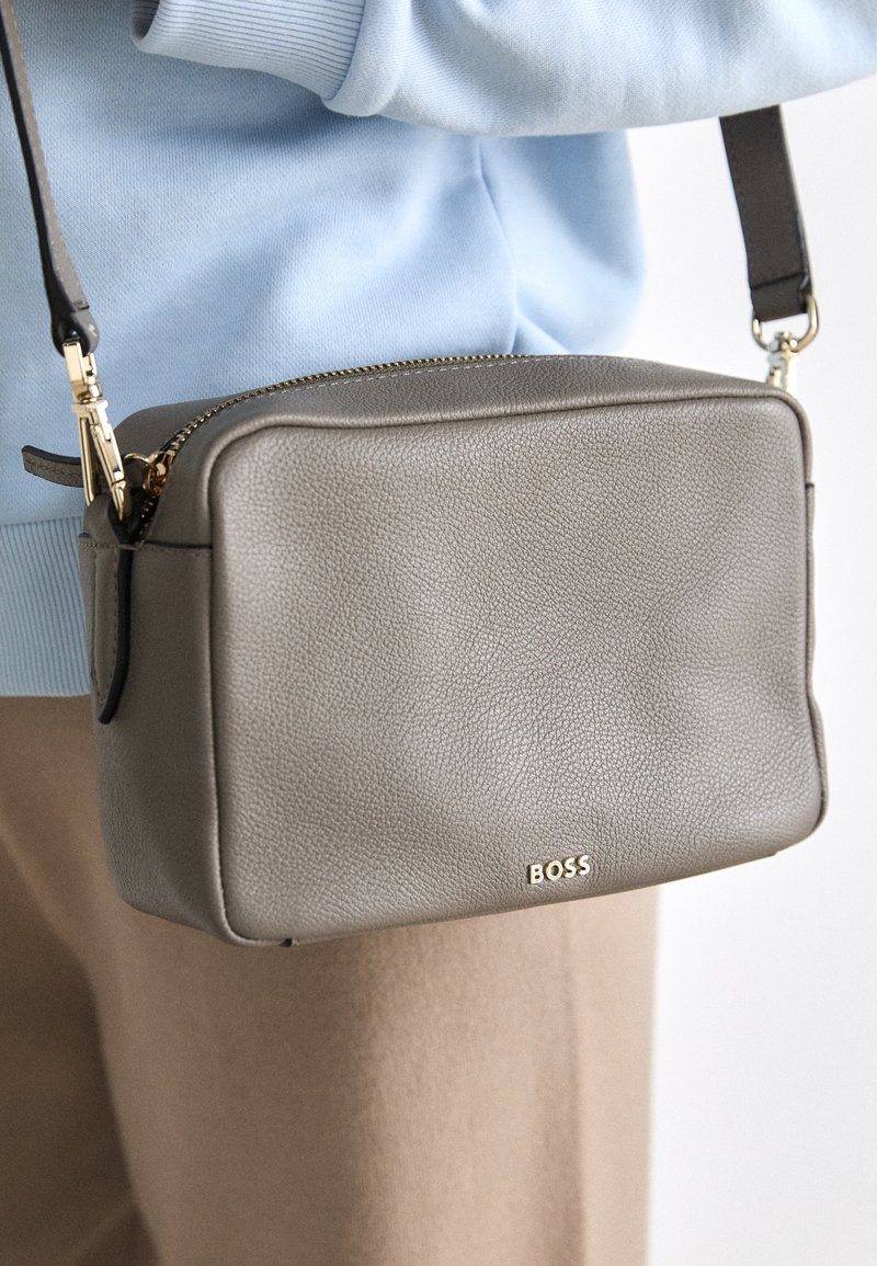 BOSS ALYCE CROSSBODY  - Torba čez telo - medium brown