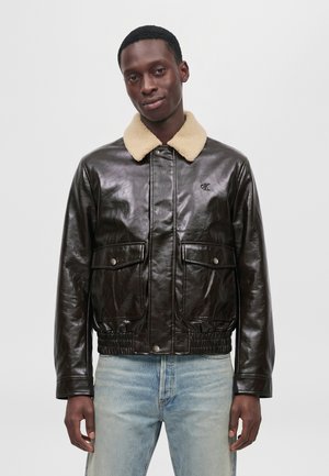 Calvin Klein Jeans, EXCLUSIVE SHERPA COLLAR BOMBER JACKET - Яке от изкуствена кожа - dark coffee