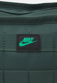 Nike Sportswear SPORTSWEAR - Kandekott - vintage green/stadium green