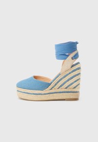 RUNI - Sandalen met sleehak - blue