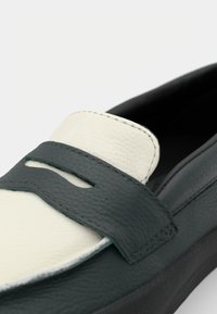 Vans SKATE LOAFER UNISEX - Baskets basses - dark forest