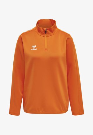 Oranje pullover met een half-rits kraag, lange mouwen en witte logo. Glad textuur, sportieve pasvorm en contrasterende witte zijstrepen.