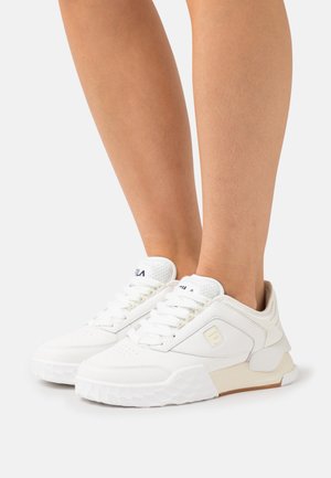 fila trainers white and gold