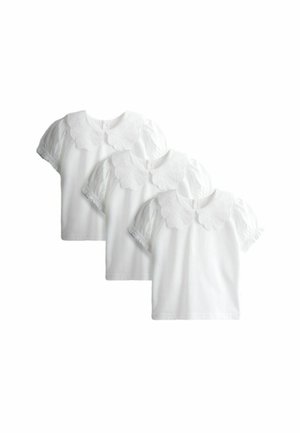 Drei weiße Blusen mit kurzen Ärmeln, geschwungenen Spitzenkragen und Puffärmeln, in versetzter, überlappender Anordnung dargestellt.