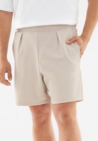 Johnny Urban MASON piaskowy