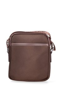 Borsa a tracolla marrone realizzata in tessuto testurizzato con una forma quadrata semplice. Presenta una tasca frontale con zip e una tracolla regolabile.