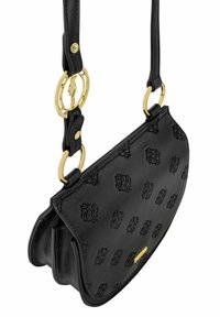 Czarna skórzana torebka z wytłoczonym wzorem, złotymi akcentami oraz odpinanym paskiem. Posiada zapięcie na klapę oraz solidny kształt.