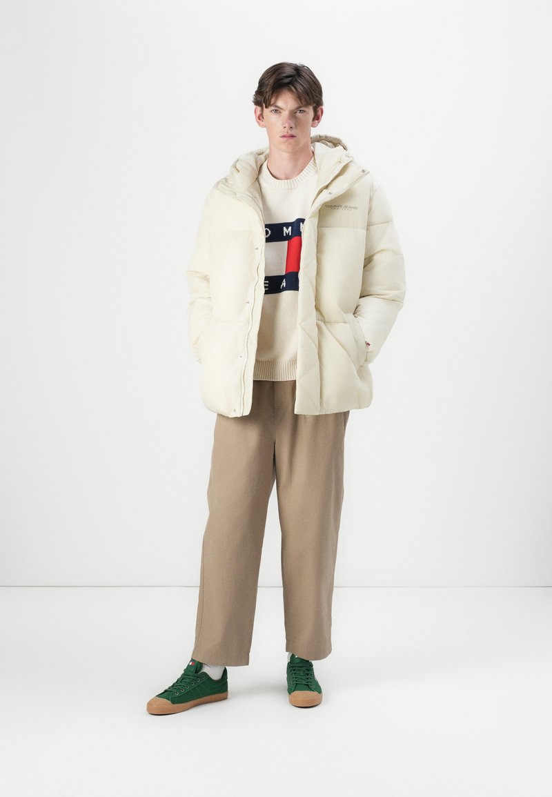 Tommy Jeans STATEMENT PUFFER - Zimní bunda - newsprint