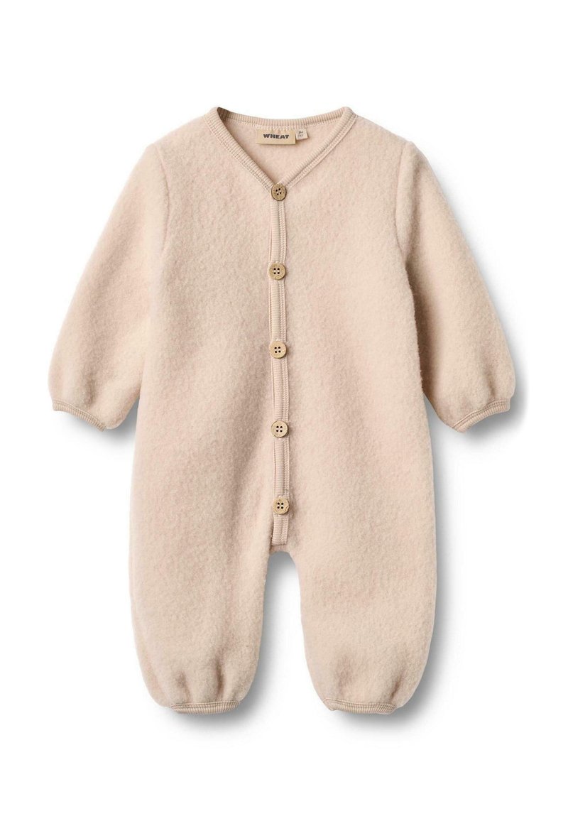 Monosie de bebé de felpa beige con mangas largas, un escote en V y cinco botones de madera en la parte delantera; presenta puños y piernas elásticos.
