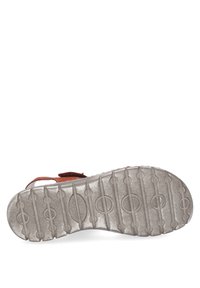 Calzado marrón con una suela de goma texturizada que presenta ranuras horizontales y acentos circulares, diseñado para la durabilidad y la tracción.