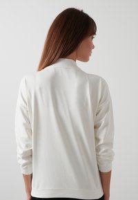 LELA HIGH COLLAR  - Sportska majica - ecru