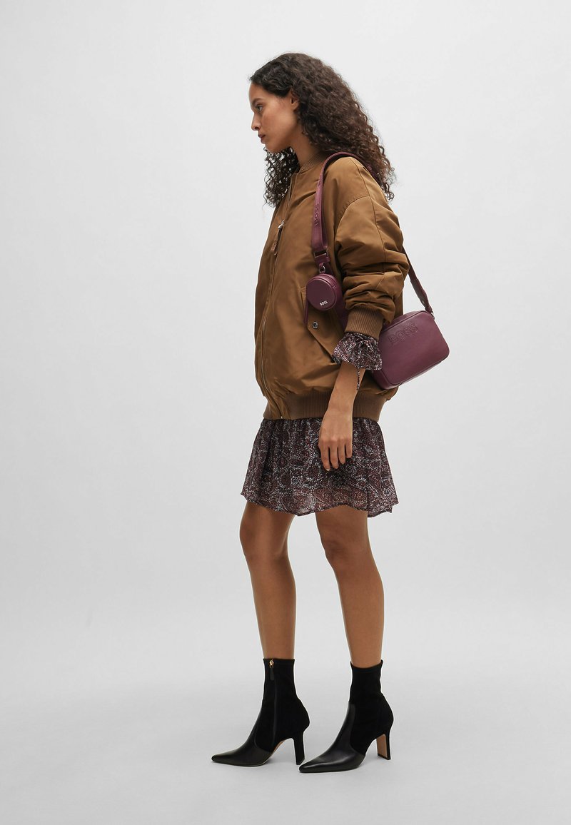 BOSS ADDISON CROSSBODY - Axelremsväska - dark red five
