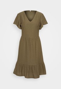 Oliivinvihreä lyhythihainen mekko, jossa on V-aukko, leikatut yksityiskohdat, istuva yläosa ja levenevä röyhelöhelma.