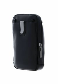 Borsa in materiale sintetico nero con una forma rettangolare elegante, caratterizzata da una zip e un gancio argentati, una texture liscia e dettagli di design minimali.