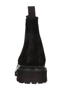 Schwarzer Wildleder-Stiefel mit strukturiertem Gummisohlen, elastischen Seitenteilen und einer Schlaufe hinten für einfaches Anziehen.