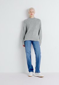 ONLY ONLEMILIE - Tiesaus kirpimo džinsai - medium blue denim