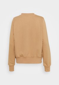 Felpa marrone con collo e polsini a coste, caratterizzata da un design slim-fit e un tessuto testurizzato. Vista posteriore mostrata.