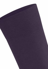 Fioletowy teksturowany rękaw, wykonany z miękkiego, elastycznego materiału. Posiada żebrowany wzór, zwężający się ku końcowi, co nadaje mu dopasowany wygląd.