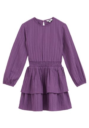 Robe violette texturée à manches longues, taille élastique, jupe à étages, col rond et fermeture par bouton à l'arrière.