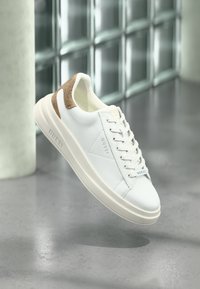 ELBA - Sneakers low - white/beige/brown