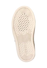 Sole di scarpa in gomma bianca con pattern testurizzato, inclusi piccoli dettagli circolari e ondulati, e fori di ventilazione. Contrassegnata con "GEOX" e taglia "24."