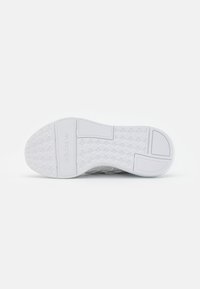 adidas Originals SWIFT RUN 22 UNISEX - Joggesko - footwear white/grey two/core black
