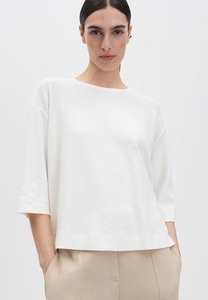 SLIGHTLY FLARED - Langarmshirt - milk