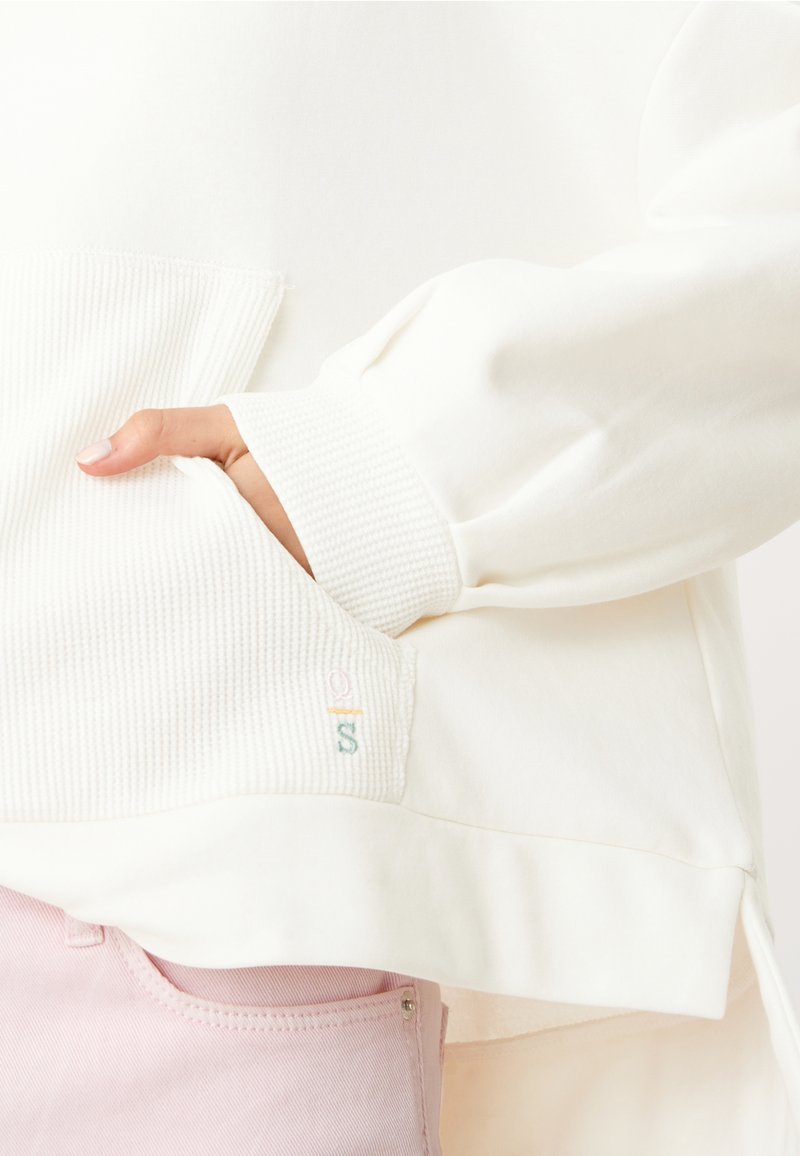 Damen Sweatshirts | QS by s.Oliver DOTÉ D’UNE POCHE KANGOUROU Sweatshirt off white/offwhite - RG32436 Damen Sweatshirts | QS by s.Oliver DOTÉ D’UNE POCHE KANGOUROU Sweatshirt off white/offwhite - RG32436