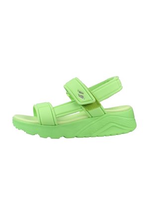 Sandalo sportivo verde chiaro con cinturini regolabili e suola testurizzata, progettato per il comfort e l'uso casual.