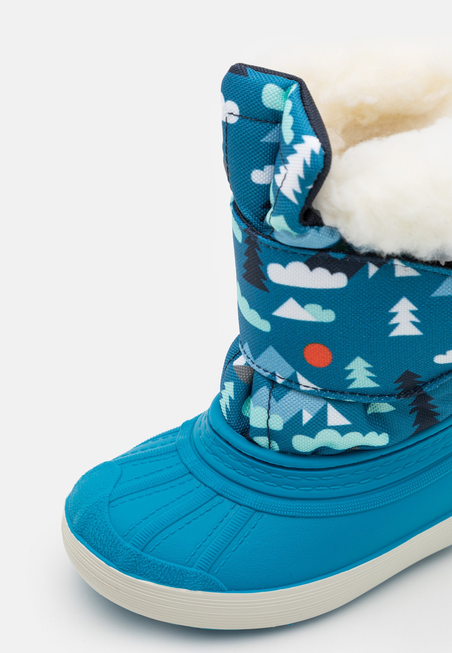on cloud winter boots