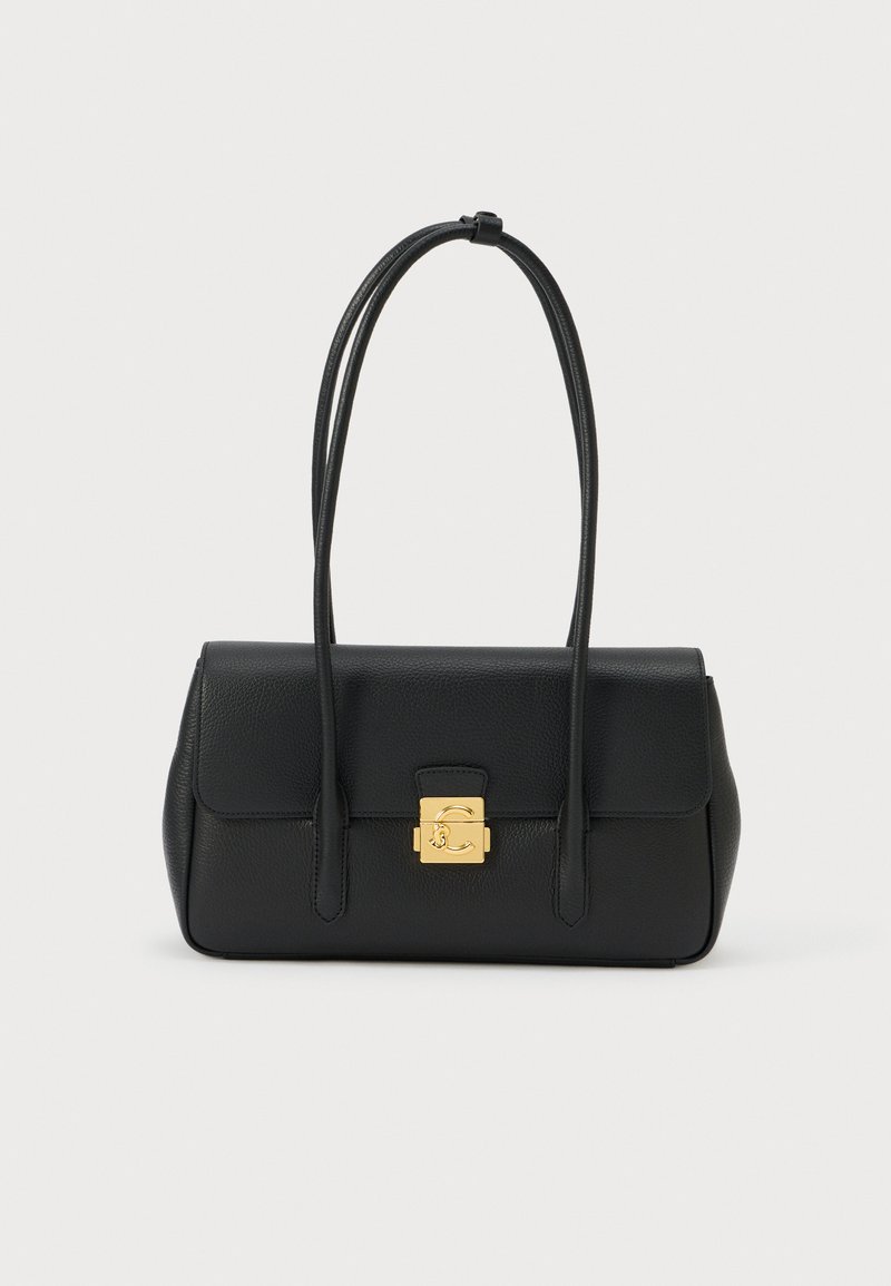 Borsa a tracolla in pelle nera con doppia tracolla lunga e fibbia rettangolare color oro sulla patta anteriore.